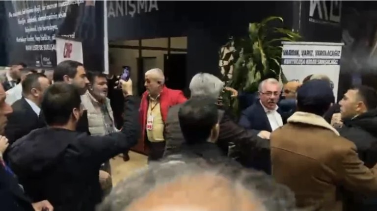 Kocaeli’de CHP Kongresinde Basına Saldırı!
