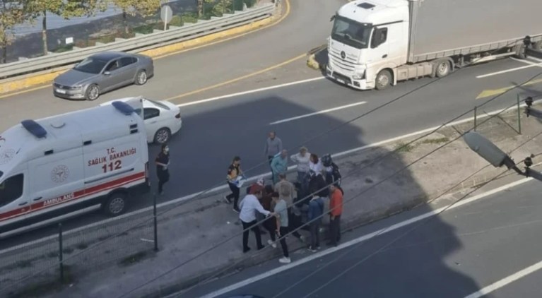 Gölcük’te D-130’da kaza: motosikletli çift yaralandı!