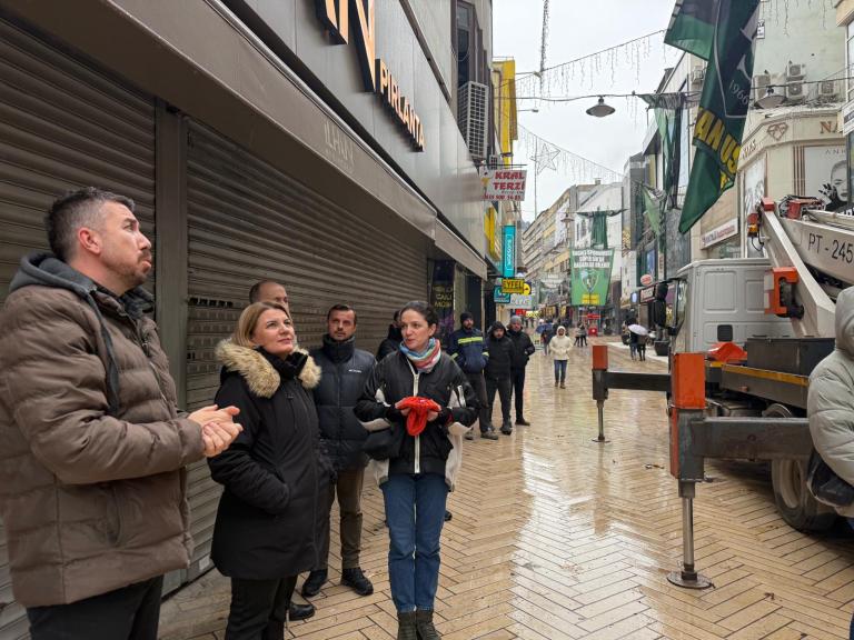 Fethiye Caddesi’nde Yılbaşı Hazırlıkları ve Güvenlik Uyarısı!