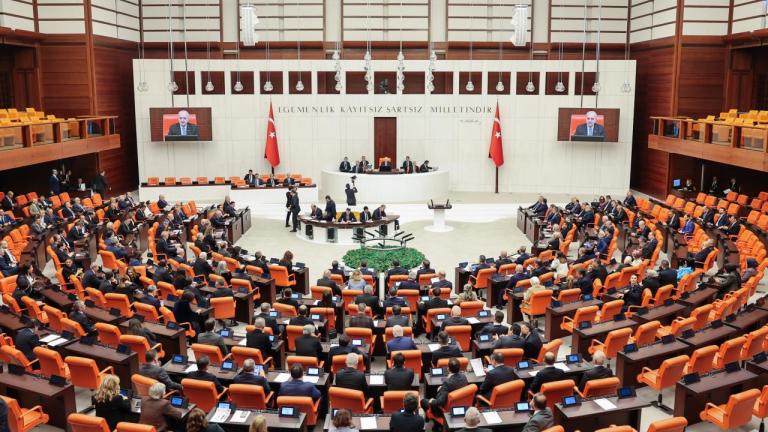 Özgür Özel: Emekli Maaşı Sefalet Ücretidir!