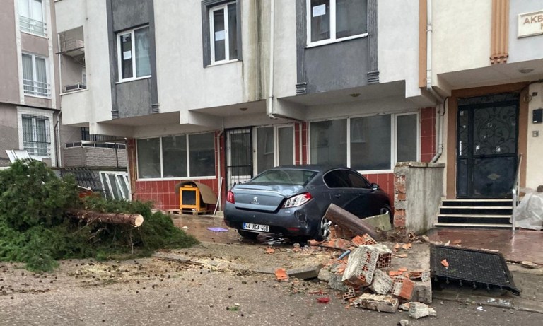Körfez’de Sabah Fırtınası Maddi Hasara Yol Açtı!