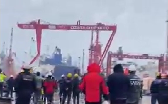 Yalova’da Fırtına Etkisi: Tersanede Vinç Devrildi!