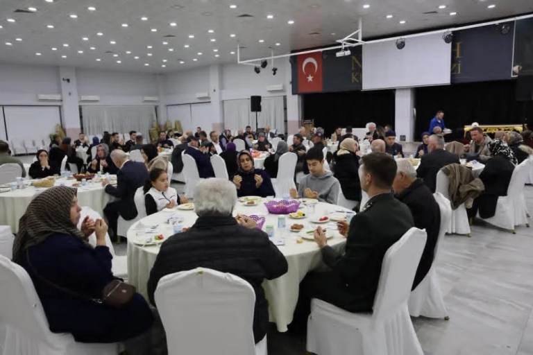 Kandıra’da şehit yakınları ve gaziler iftarda buluştu