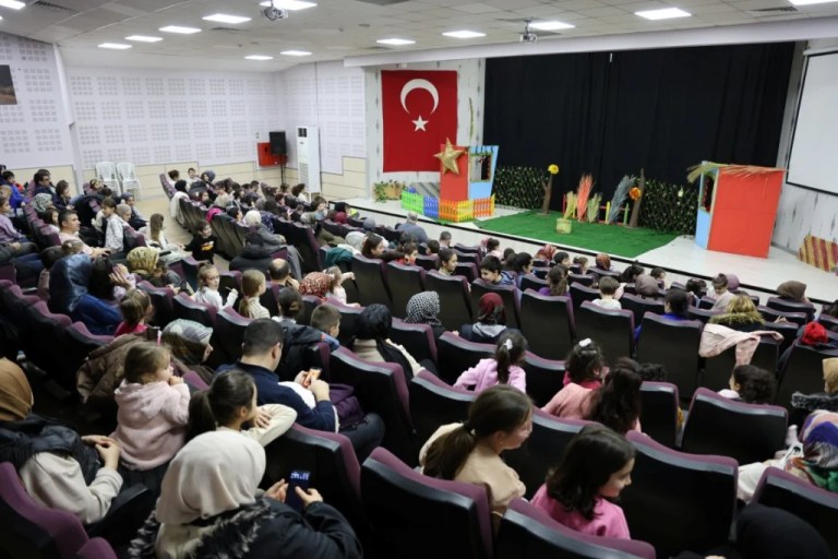 Meraklı Civciv miniklerle buluştu
