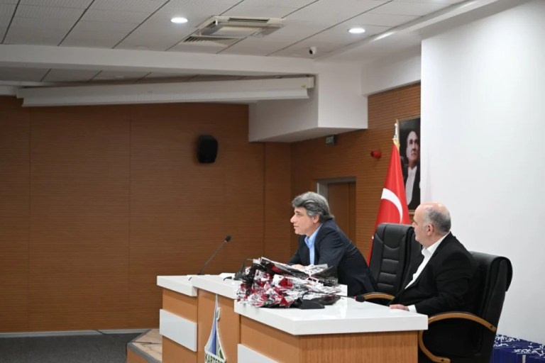 Başkan Kocaman’dan kadın personele özel kutlama