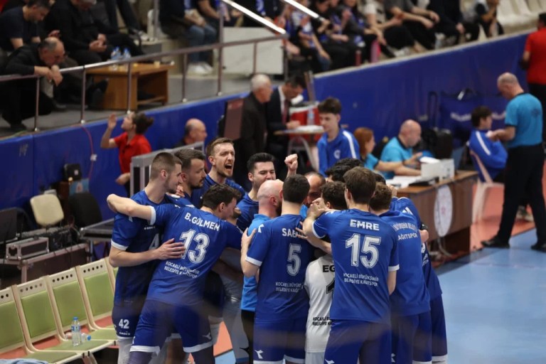 Kağıtspor Erkek Voleybol Takımı finalde!