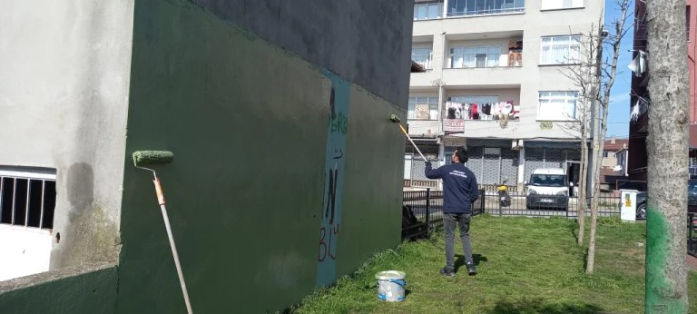 Çayırova’da park duvarları yenileniyor