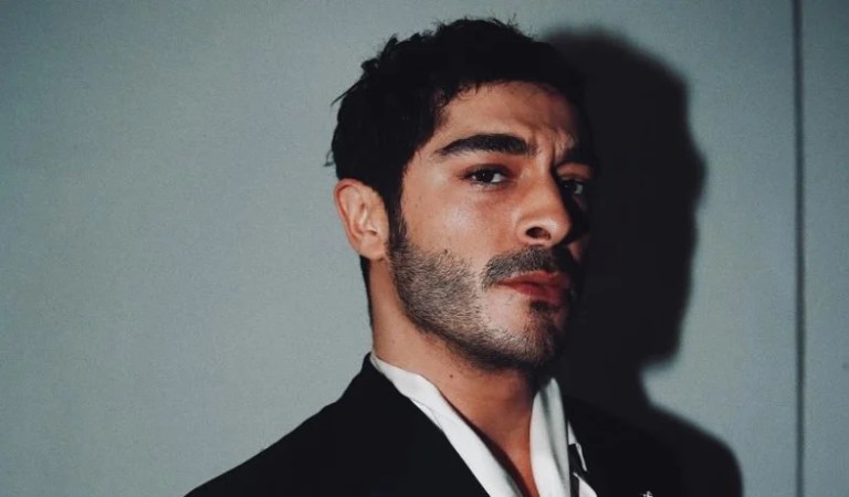 Ünlü sanatçı Burak Deniz gözaltına alındı!