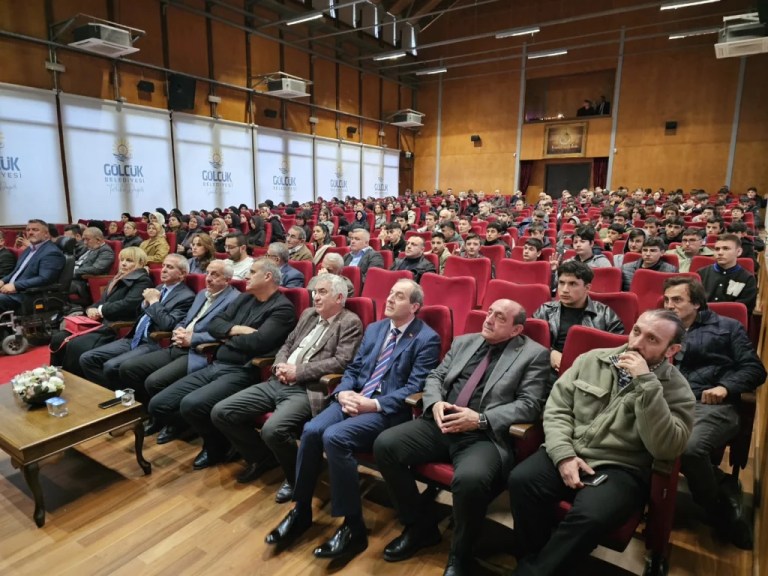 Gölcük’te Yeni Dünya Düzeni Söyleşisi