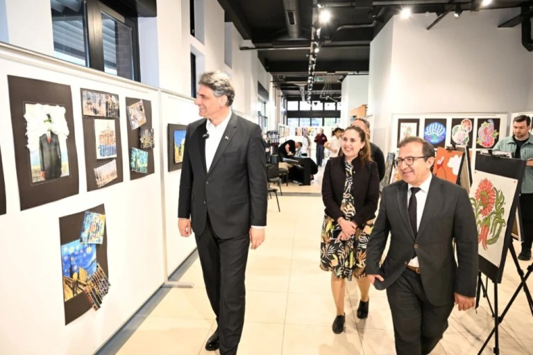 Gençlerin Renkleri Sergisi Kartepe’de Açıldı
