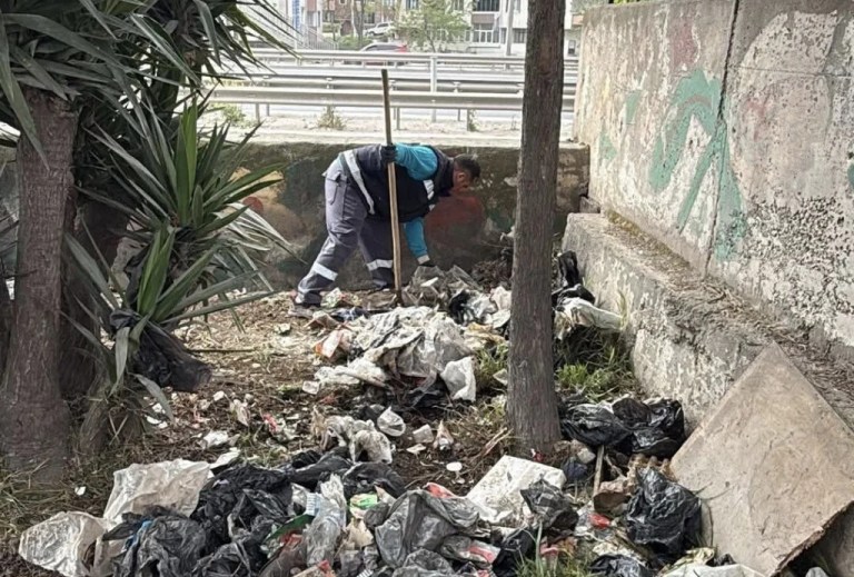 Derince’de temizlenen alanlar yeniden çöplüğe dönüyor!