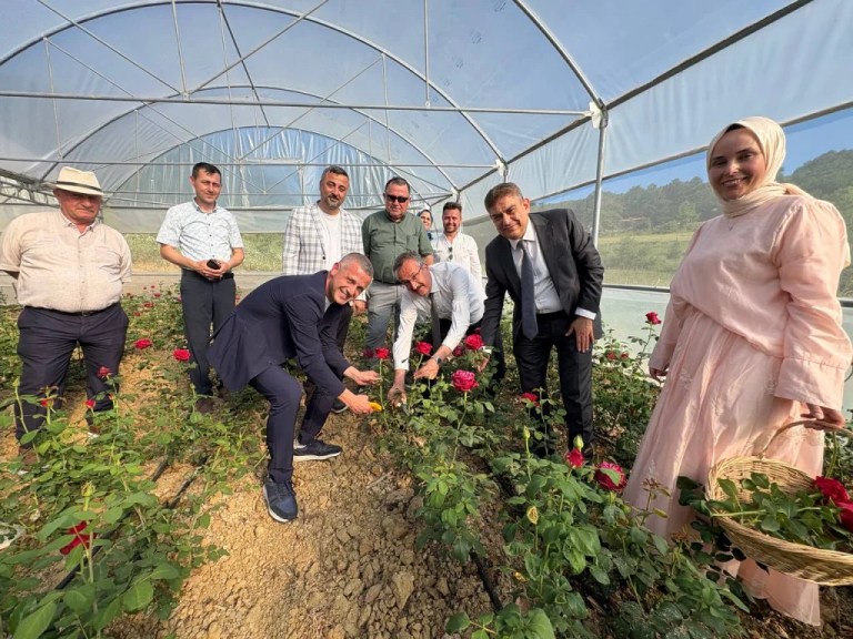 Kocaeli’nin ilk gül serası kadın girişimciyle açıldı
